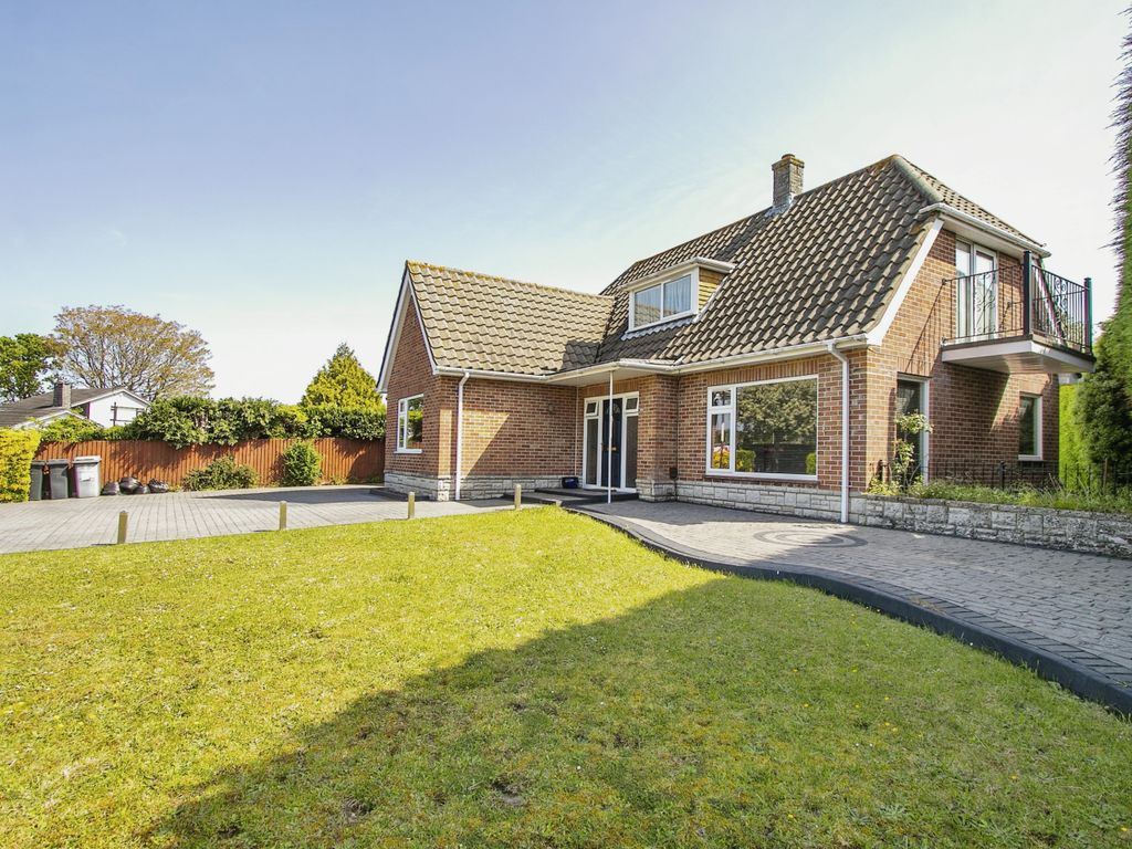 3 bed bungalow for sale in Parkway Drive, Queens Park, Bournemouth, Dorset BH8, £675,000