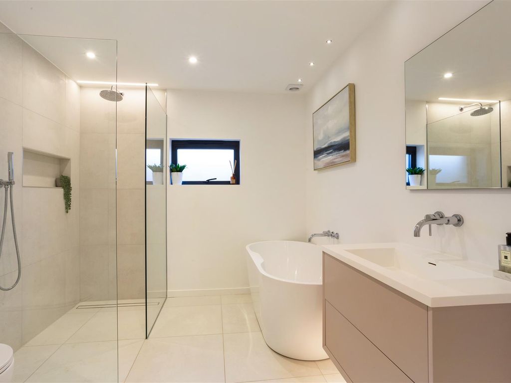 3 bed detached house for sale in Cromwell Road, Hove BN3, £1,000,000