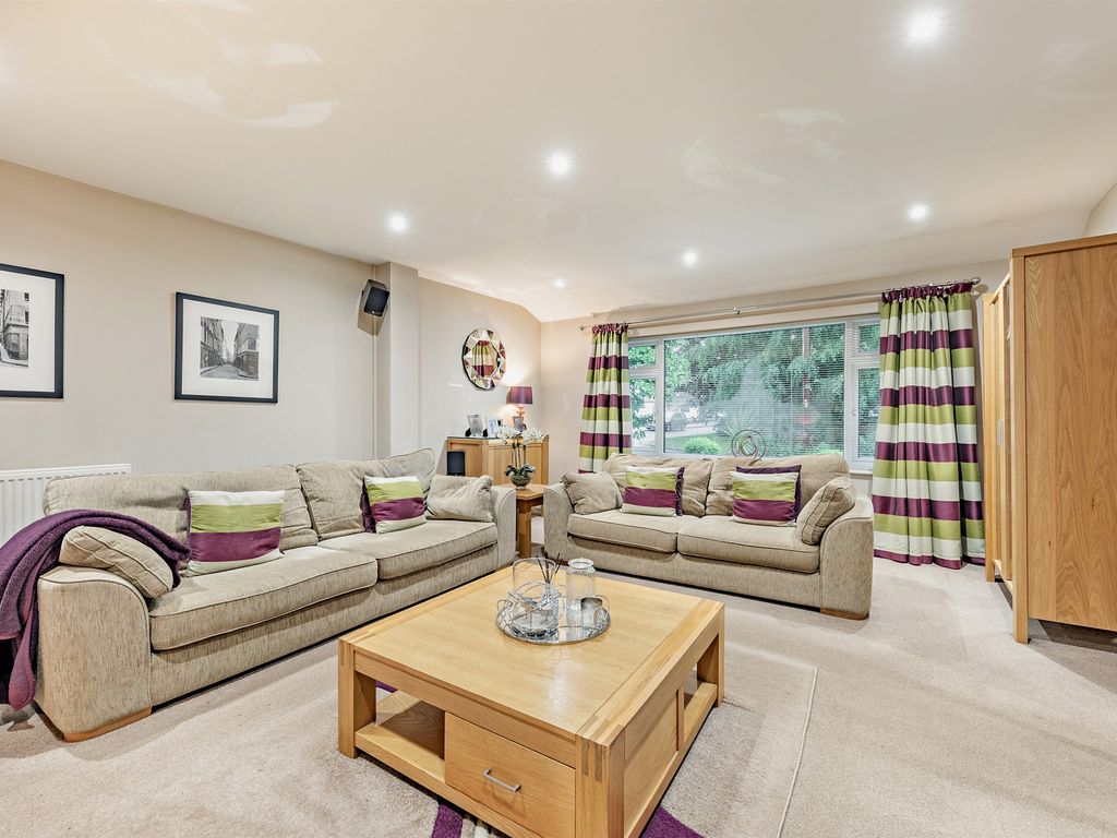 5 bed detached house for sale in Bayley Close, Uppingham, Oakham LE15, £575,000