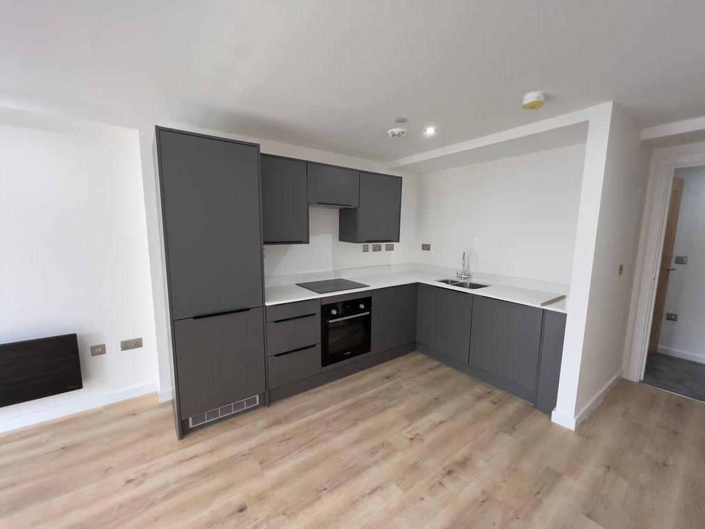 2 bed flat to rent in Holloway Head, Birmingham B1, £1,150 pcm