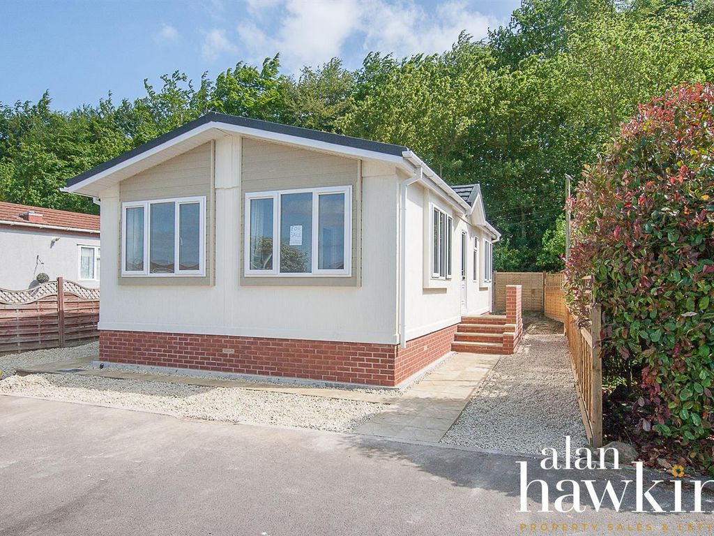 New home, 2 bed mobile/park home for sale in Rawlins Park, Avebury, Marlborough SN8, £165,000