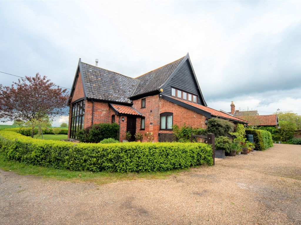 3 bed barn conversion for sale in Kemps Road, Pulham St. Mary, Diss IP21, £685,000