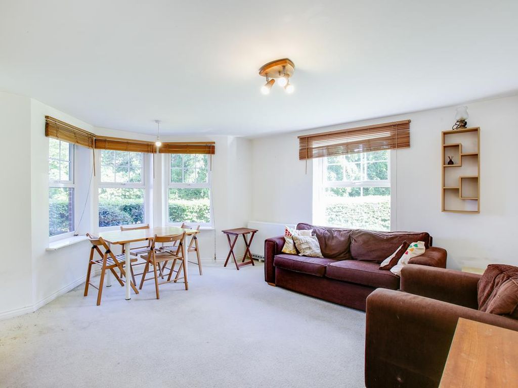 2 bed flat for sale in Boddington Gardens, Acton W3, £499,950