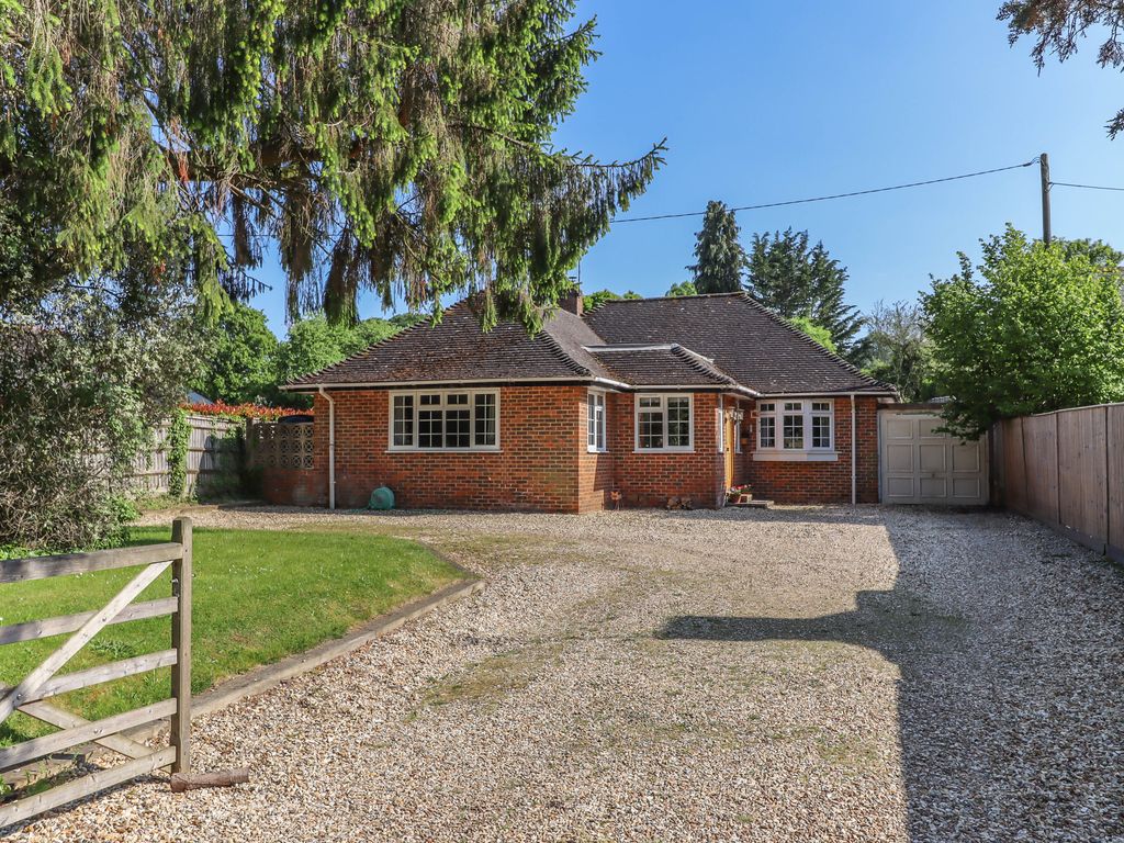 3 bed bungalow for sale in East Dean, Salisbury, Wiltshire SP5, £550,000
