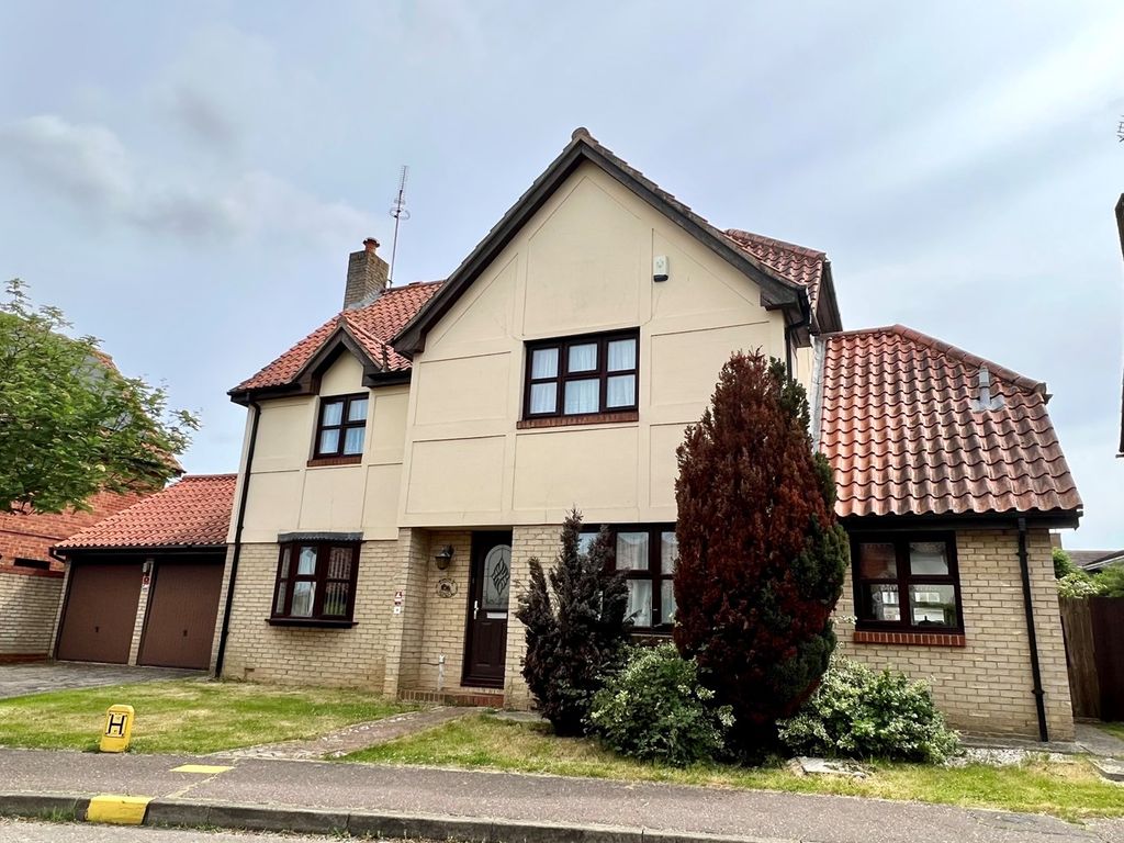 4 bed detached house for sale in Bressingham Gardens, South Woodham Ferrers CM3, £600,000