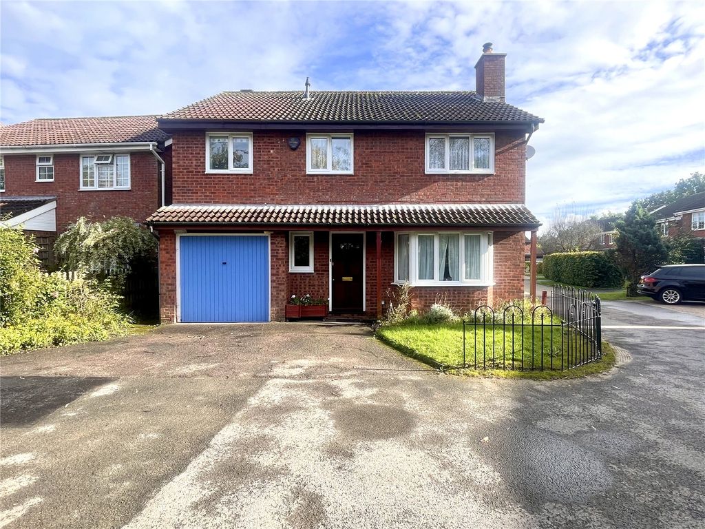 5 bed detached house for sale in Matley Gardens, Totton, Southampton, Hampshire SO40, £450,000