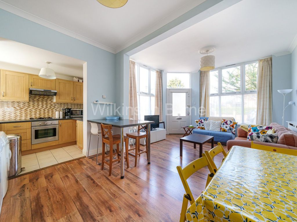2 bed end terrace house for sale in Finsbury Road, London N22, £540,000
