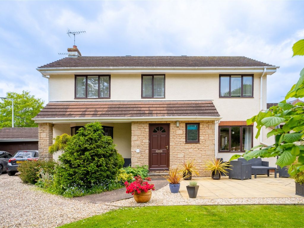 4 bed detached house for sale in Moorfield Road, Exmouth EX8, £575,000