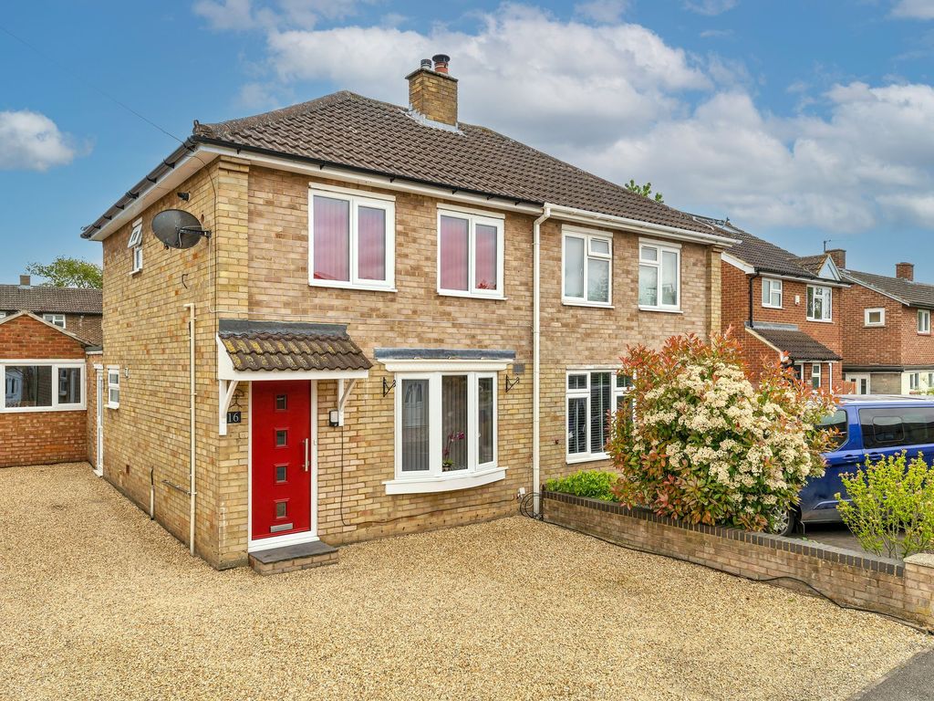 3 bed semi-detached house for sale in The Close, Royston SG8, £342,500