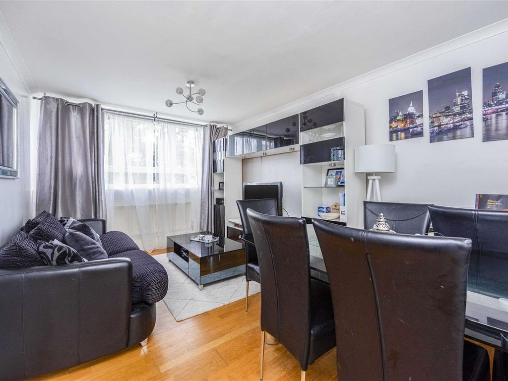 2 bed flat for sale in Beaumont Road, London SW19, £350,000