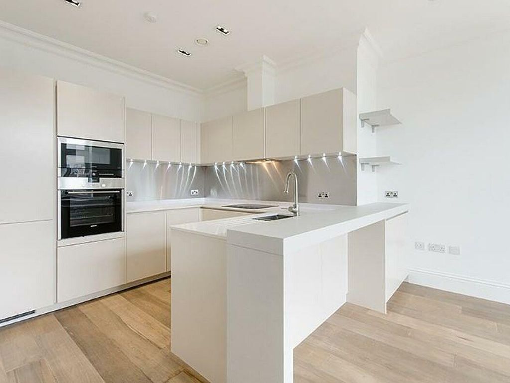 2 bed flat for sale in Sterling Mansions, Aldgate E1, £995,000