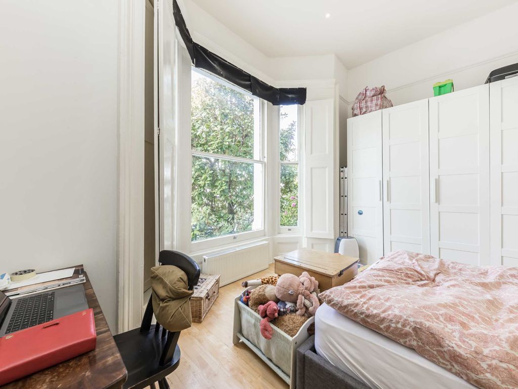 2 bed flat for sale in Priory Road, London NW6, £649,950