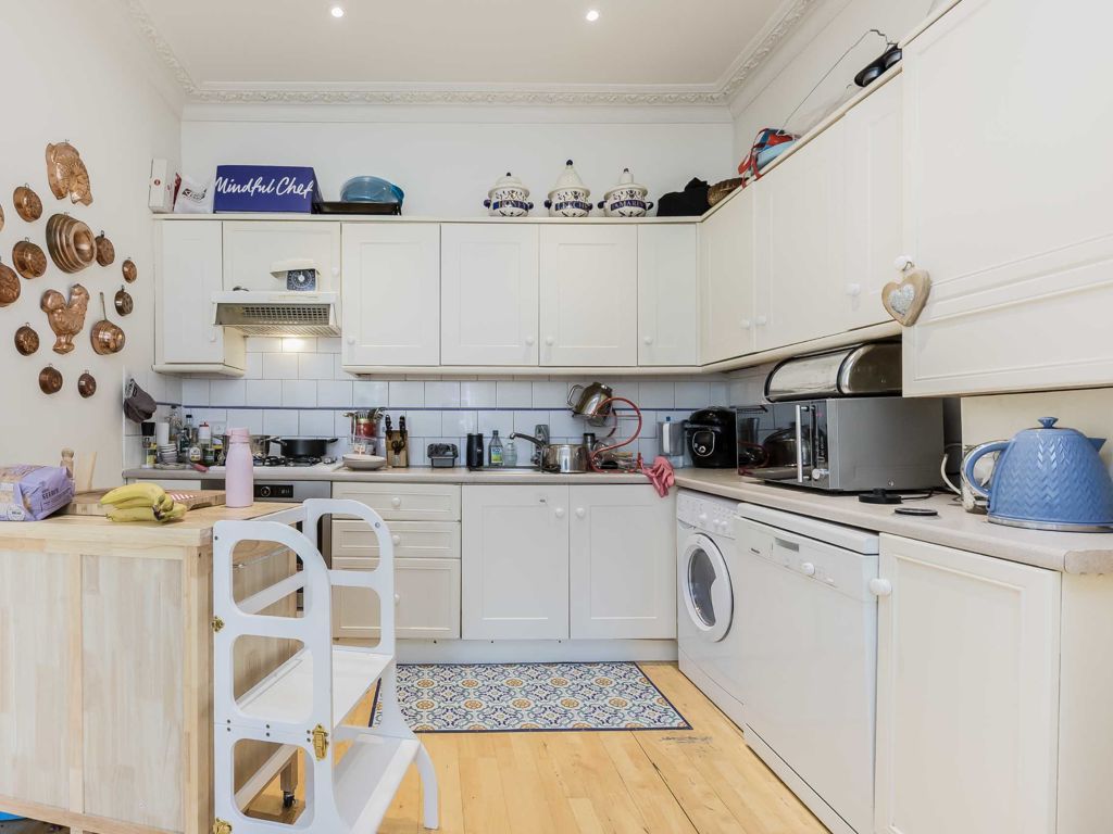 2 bed flat for sale in Priory Road, London NW6, £649,950