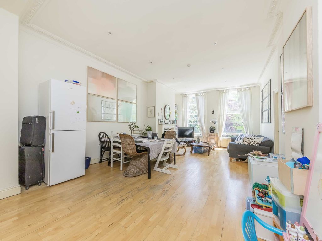2 bed flat for sale in Priory Road, London NW6, £649,950