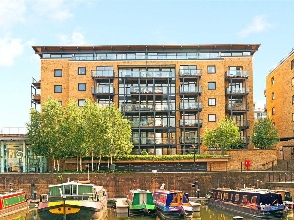 2 bed flat for sale in Medland House, 11 Branch Road E14, £580,000
