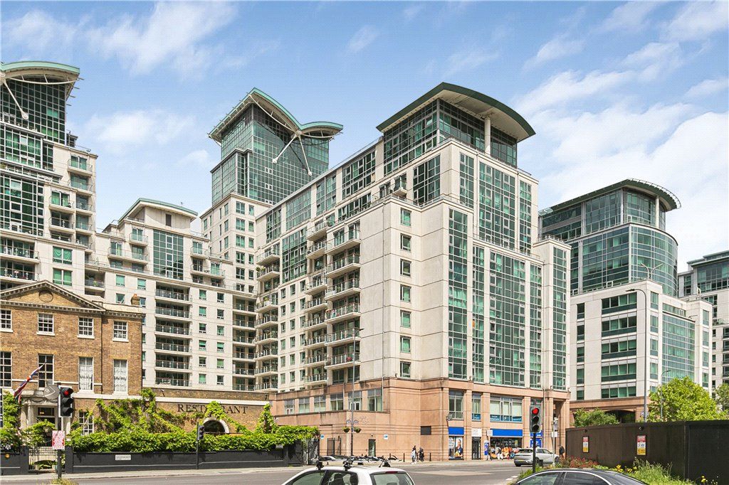 2 bed flat for sale in St. George Wharf, London SW8, £730,000