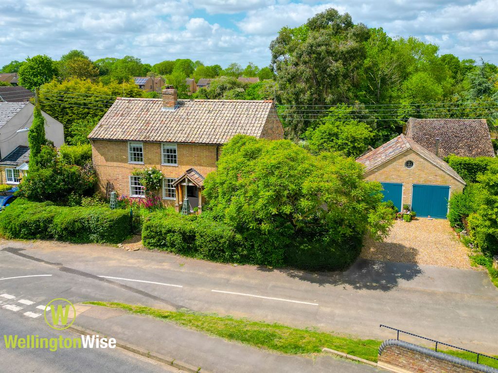 4 bed cottage for sale in North Road, Alconbury Weston, Huntingdon PE28, £575,000