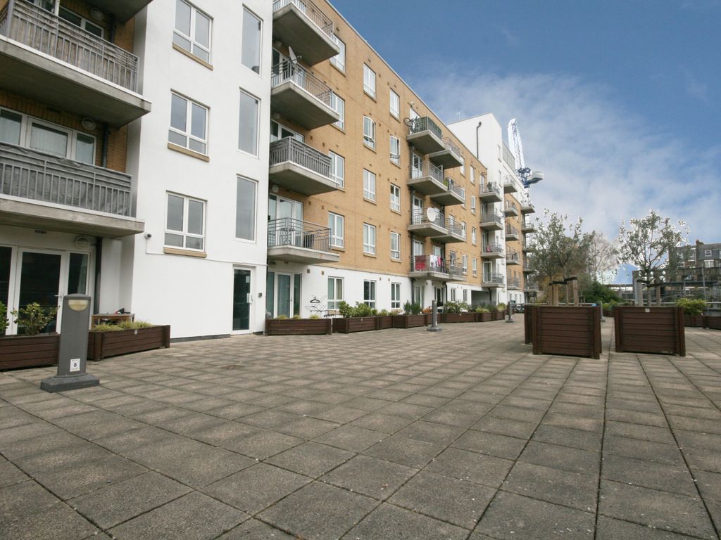 2 bed flat for sale in Windmill Lane, London E15, £380,000