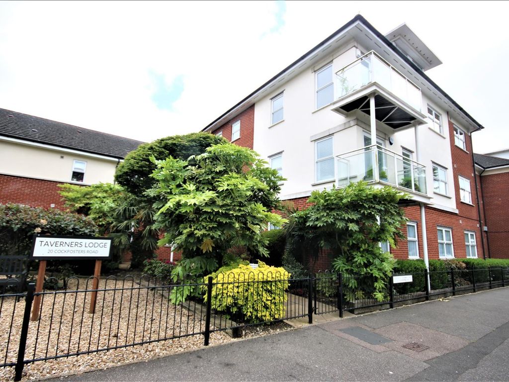 2 bed flat for sale in Taverners Lodge, Cockfosters Road, Cockfosters EN4, £575,000