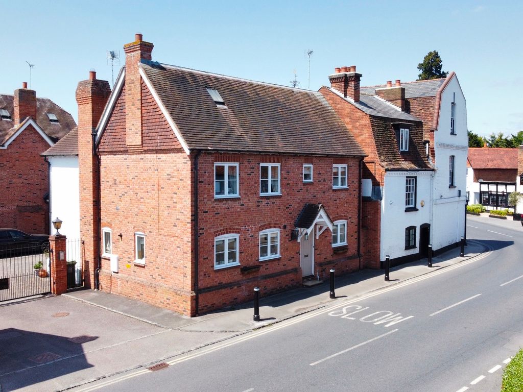 3 bed town house for sale in High Street, Bray, Maidenhead SL6, £825,000