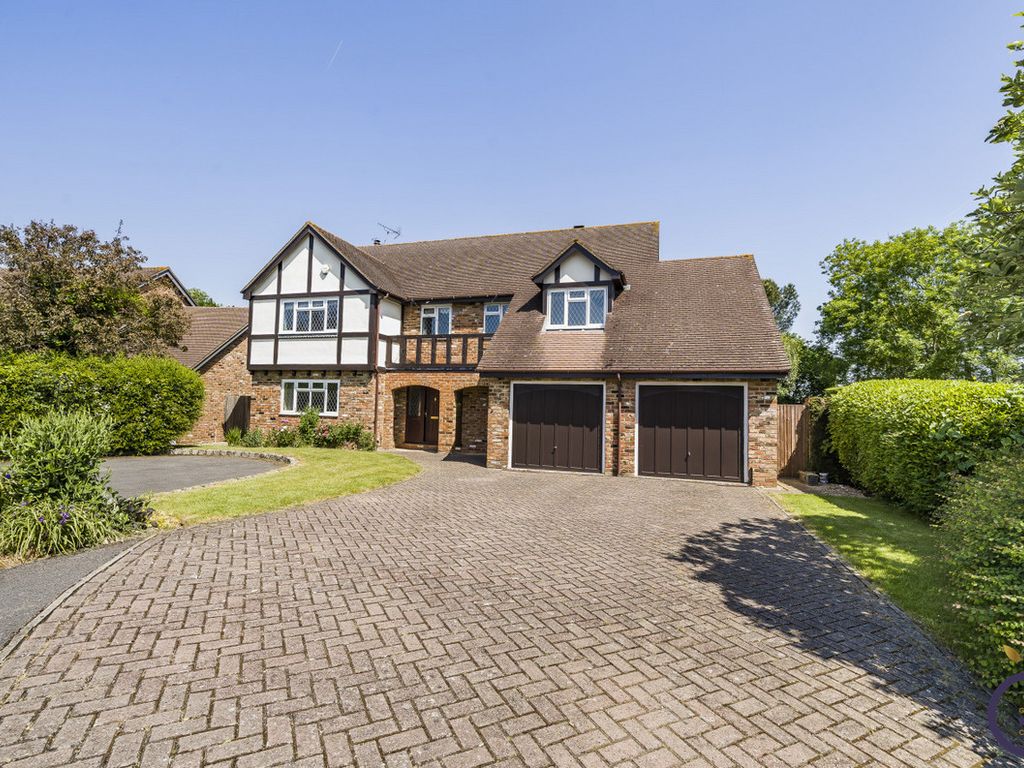 5 bed detached house for sale in Barber Close, Hurst RG10, £1,300,000