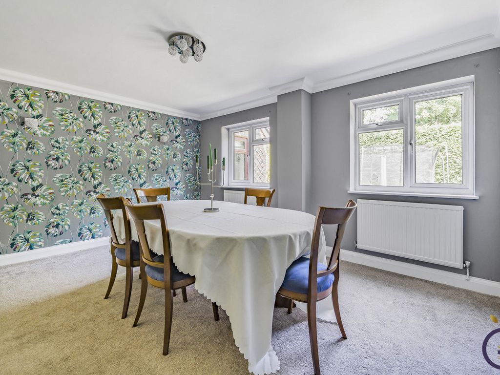 5 bed detached house for sale in Barber Close, Hurst RG10, £1,300,000