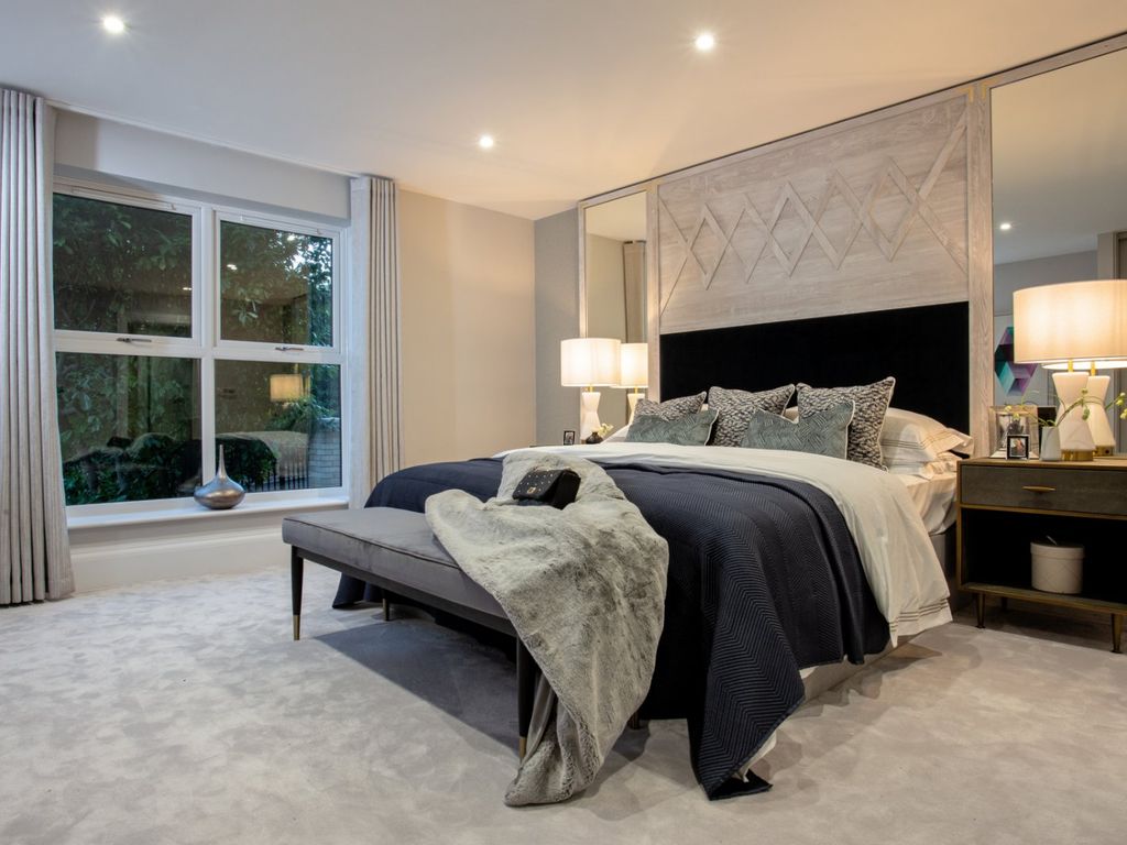 New home, 3 bed flat for sale in Oak End Way, Gerrards Cross, Buckinghamshire SL9, £950,000