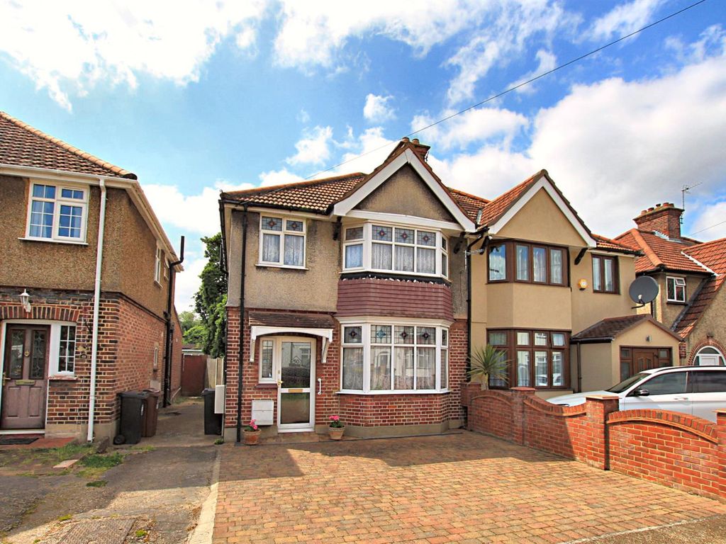 3 bed semi-detached house for sale in Meadow Waye, Heston TW5, £579,950