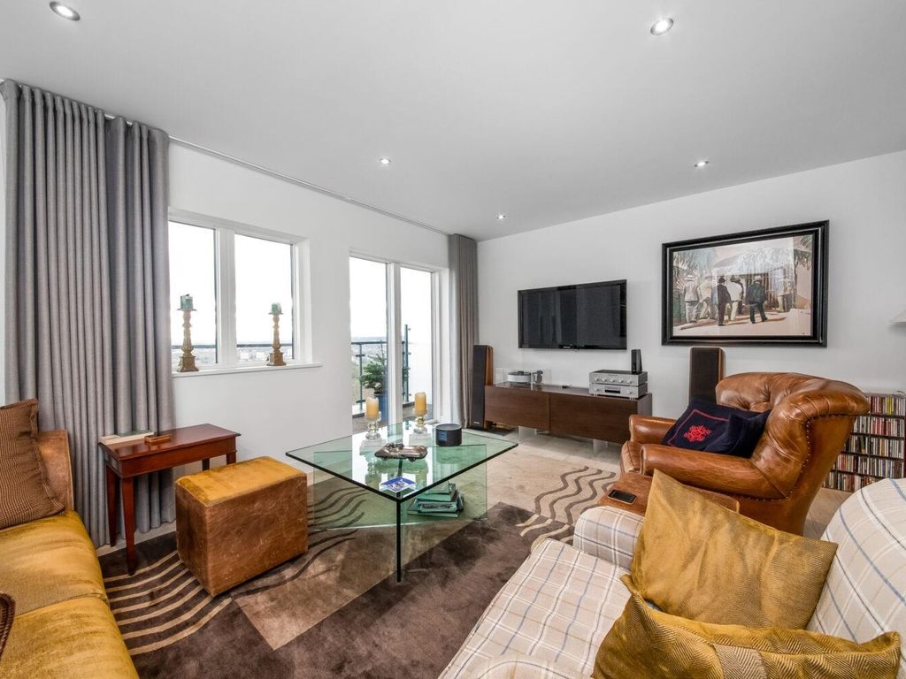 3 bed flat for sale in Sylvan Hill, Upper Norwood, London SE19, £800,000
