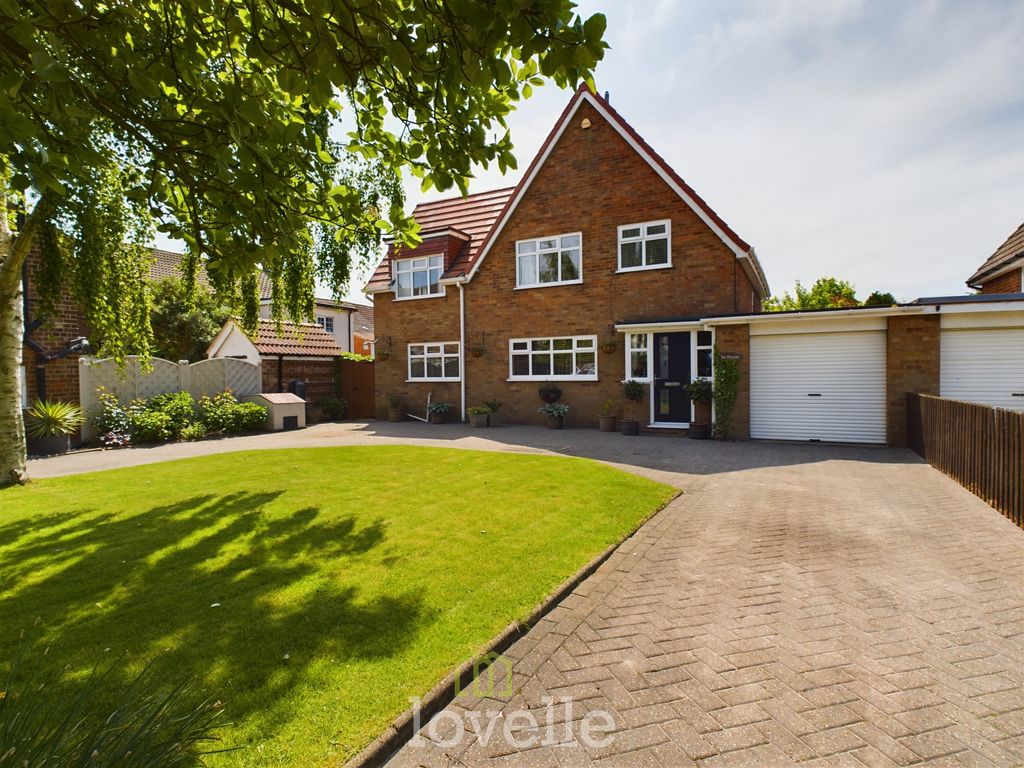 4 bed detached house for sale in Fleetway, North Cotes DN36, £365,000
