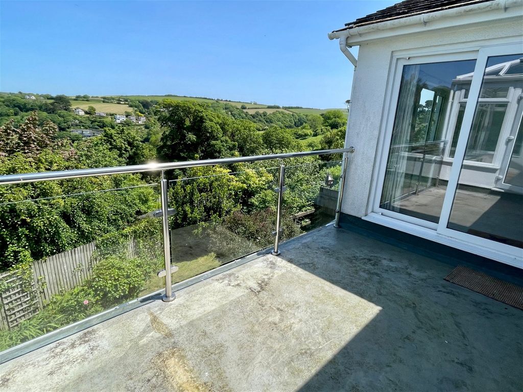 3 bed detached house for sale in Green Lane, Fowey PL23, £550,000