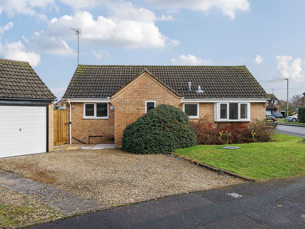 2 bed bungalow for sale in Partridge Way, Cirencester, Gloucestershire GL7, £415,000