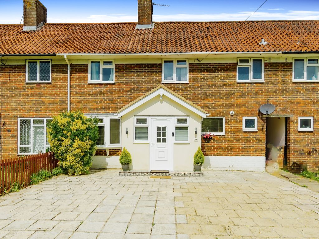 4 bed terraced house for sale in North Close, Crawley RH10, £425,000