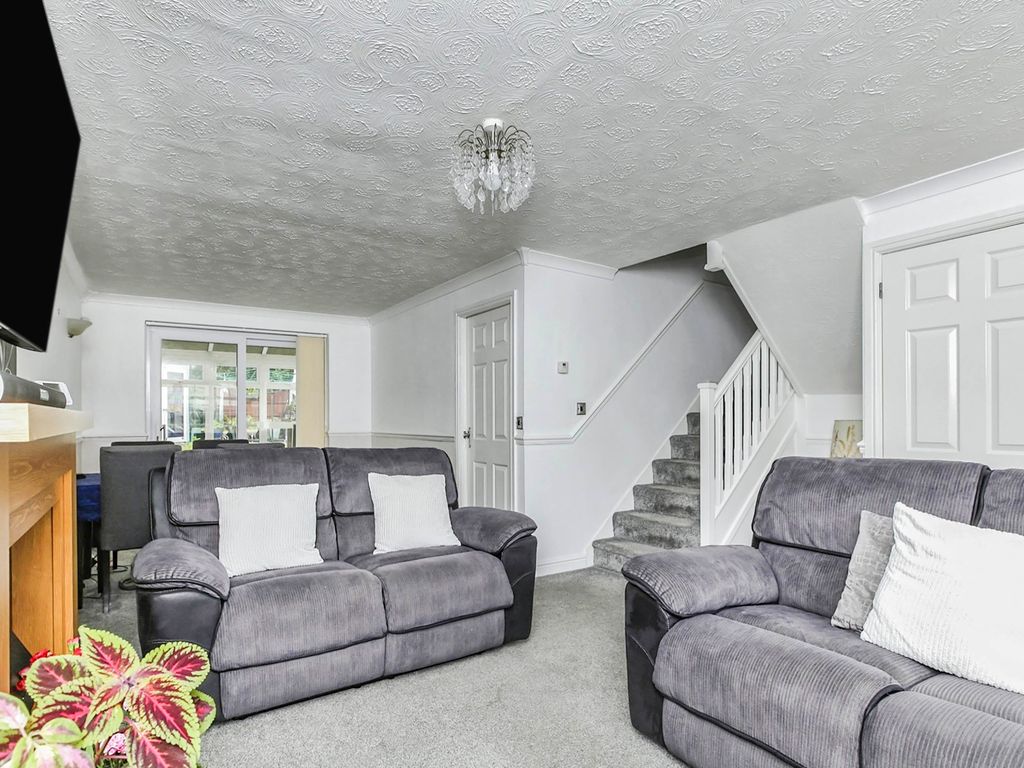 3 bed detached house for sale in Regency Close, Glen Parva, Leicester LE2, £340,000