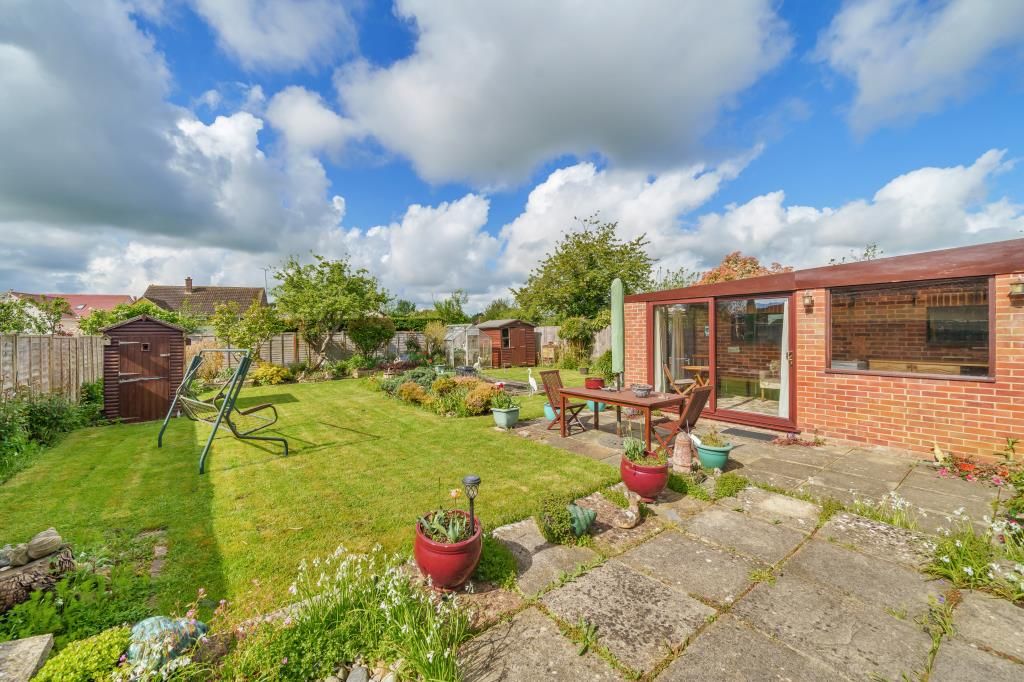 4 bed detached bungalow for sale in Farmoor, Oxford OX2, £475,000
