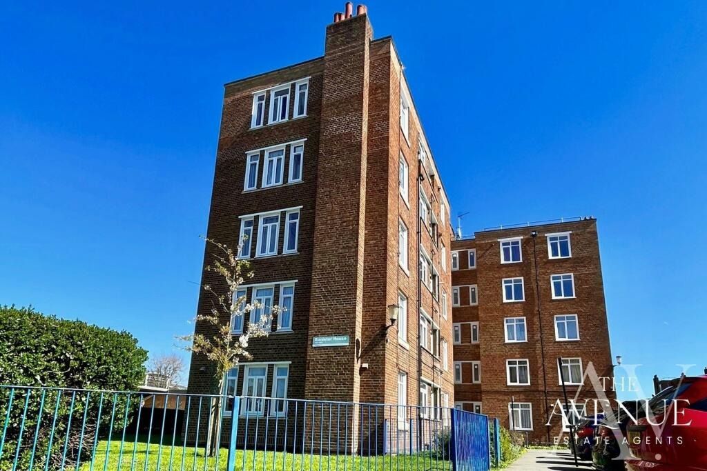 3 bed flat for sale in Homerton High Street, London, Greater London E9, £400,000