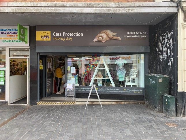 Retail premises to let in Victoria Street West, Grimsby, North East Lincolnshire DN31, £23,000 pa