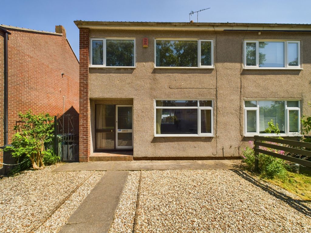 3 bed end terrace house for sale in Apperley Close, Yate BS37, £265,000