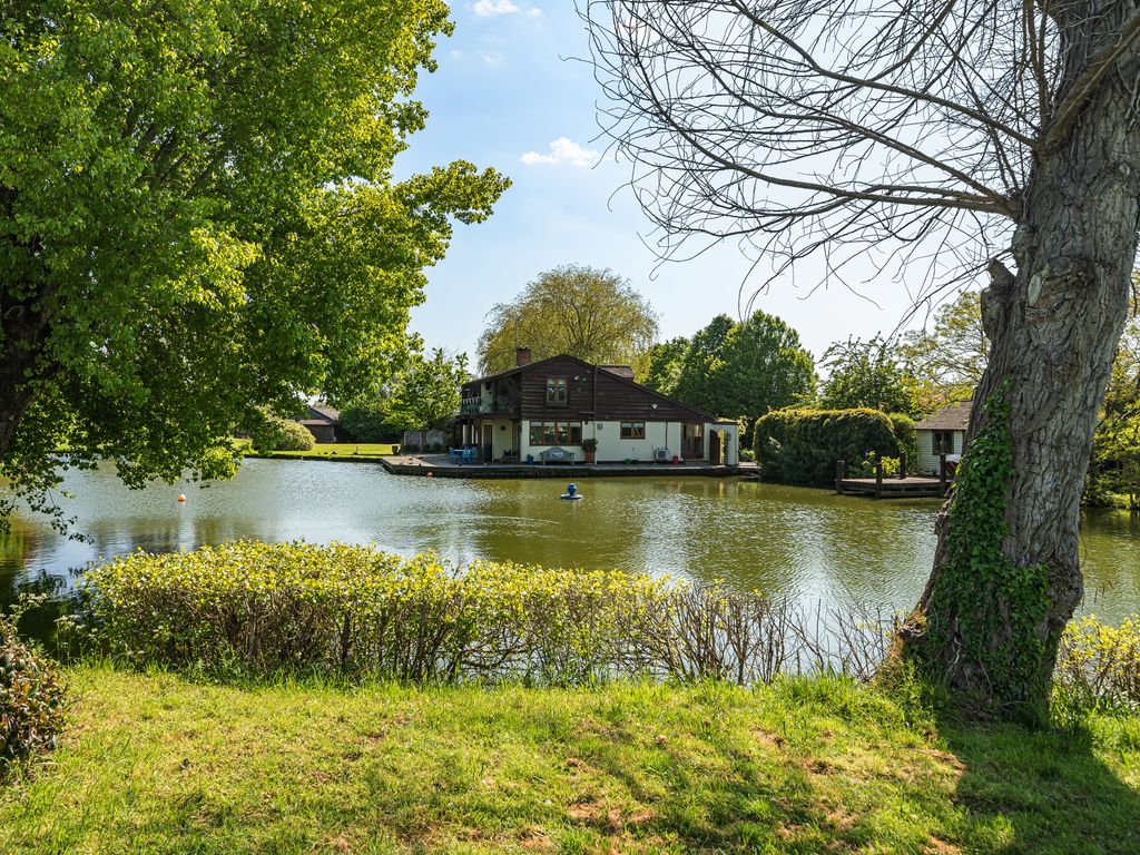 4 bed detached house for sale in Marsh, Aylesbury, Buckinghamshire HP17, £1,500,000