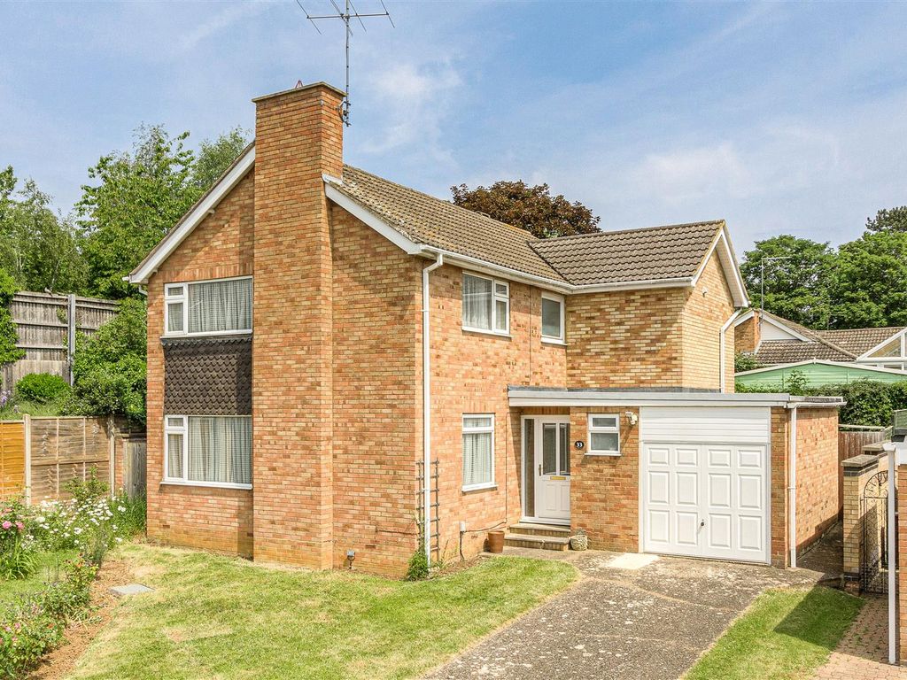 4 bed detached house for sale in Abbots Way, Wellingborough NN8, £345,000