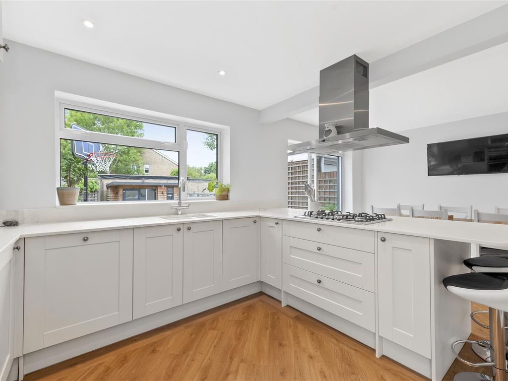 4 bed detached house for sale in Gainsborough Drive, Ascot SL5, £650,000