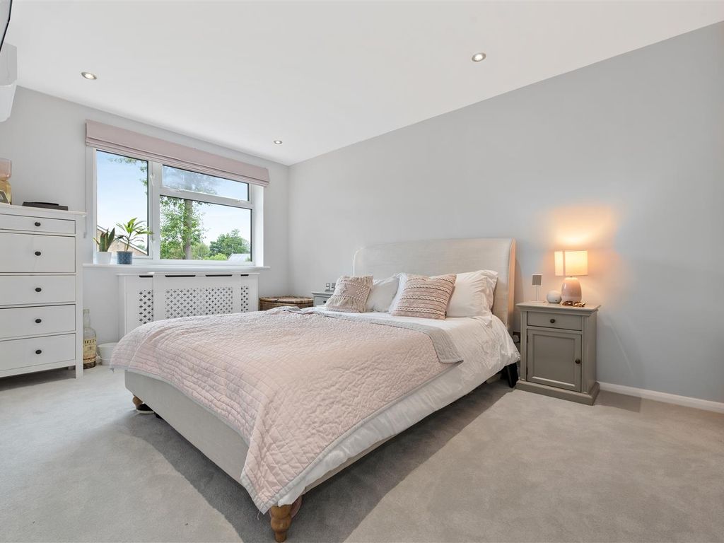 4 bed detached house for sale in Gainsborough Drive, Ascot SL5, £650,000