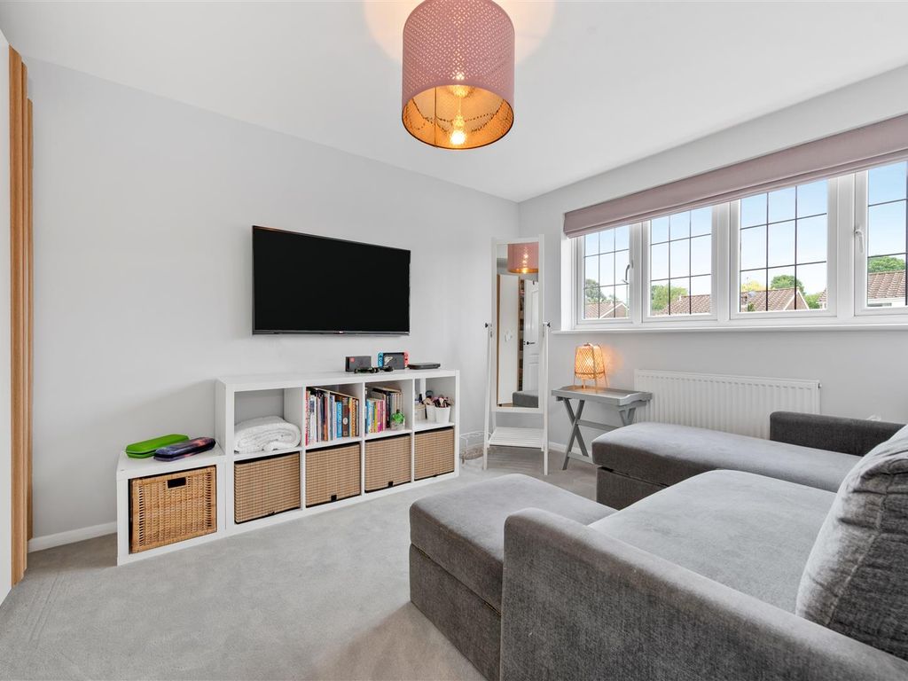 4 bed detached house for sale in Gainsborough Drive, Ascot SL5, £650,000