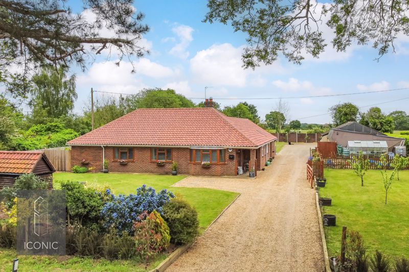 3 bed detached bungalow for sale in Fir Covert Road, Taverham, Norwich NR8, £600,000