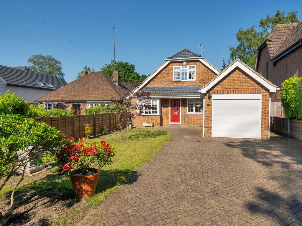3 bed detached house for sale in Nash Grove Lane, Finchampstead RG40, £610,000