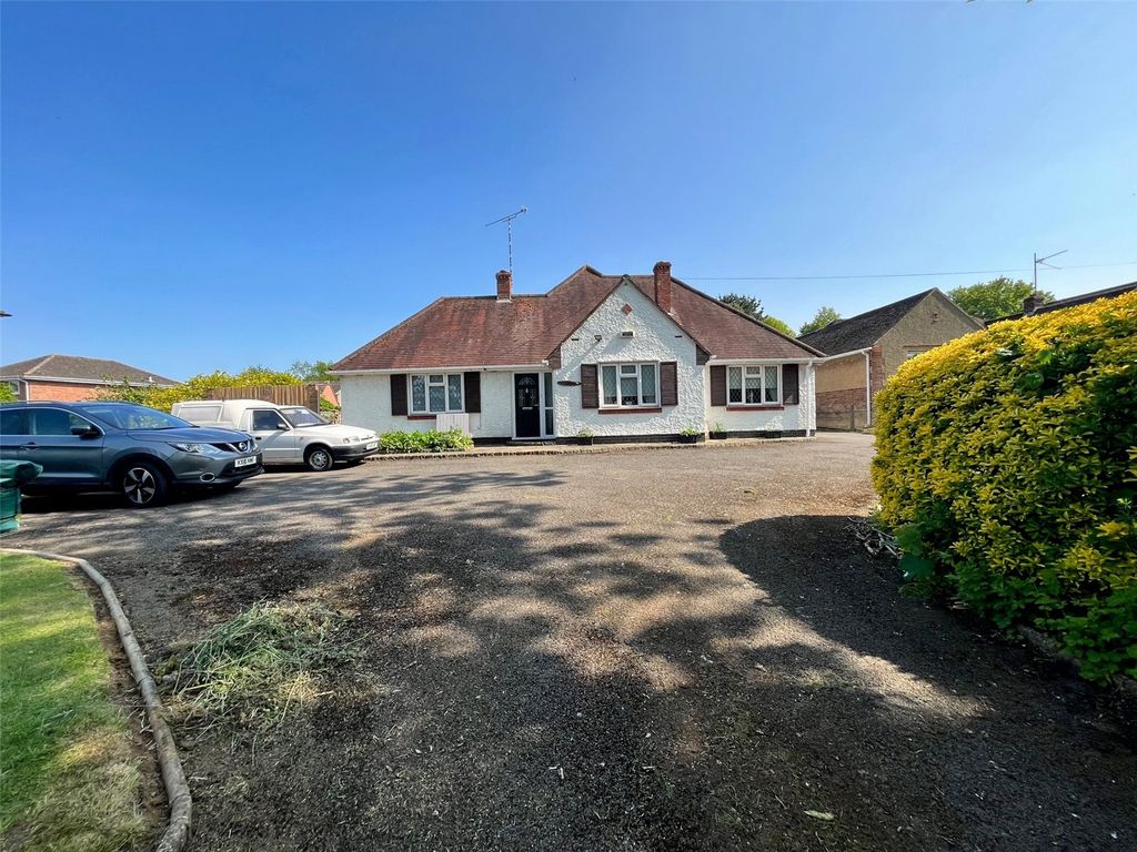 3 bed bungalow for sale in Badby Road West, Daventry, Northamptonshire NN11, £525,000