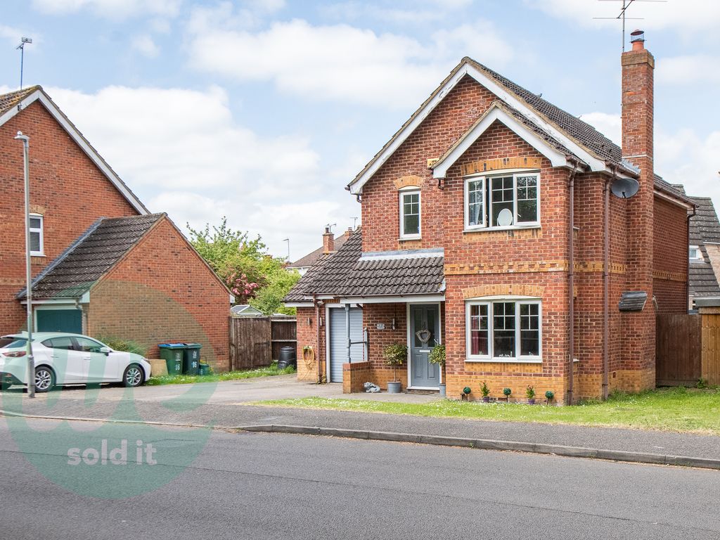 3 bed detached house for sale in Whitehead Way, Aylesbury HP21, £475,000