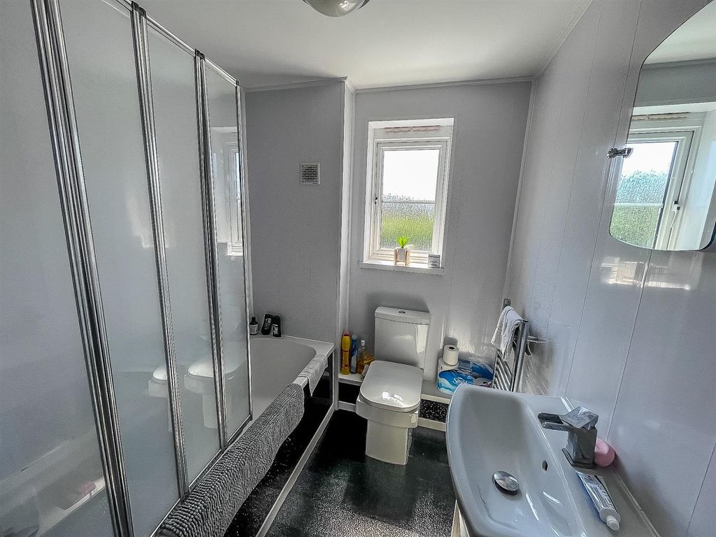 3 bed flat for sale in Schooner Walk, Duffryn, Newport NP10, £130,000