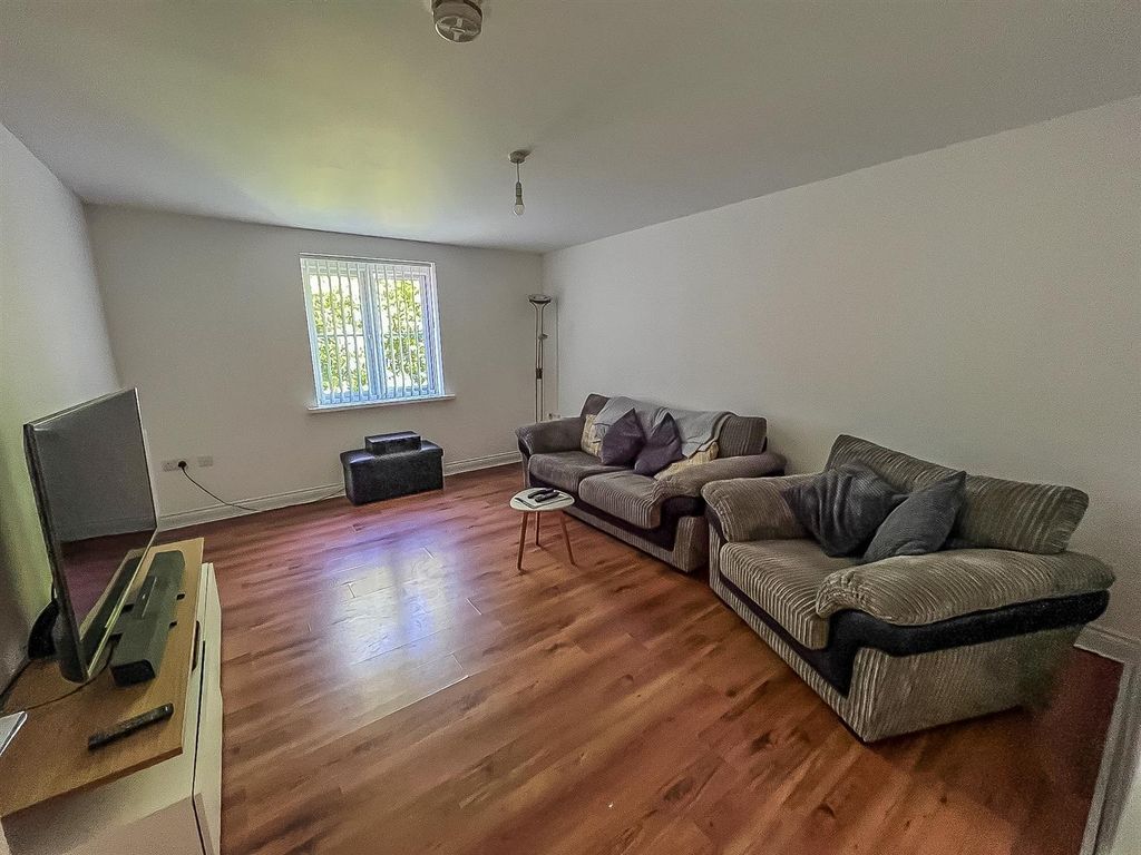 3 bed flat for sale in Schooner Walk, Duffryn, Newport NP10, £130,000