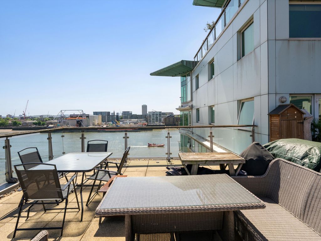 2 bed flat for sale in Cinnabar Wharf, Wapping E1W, £750,000